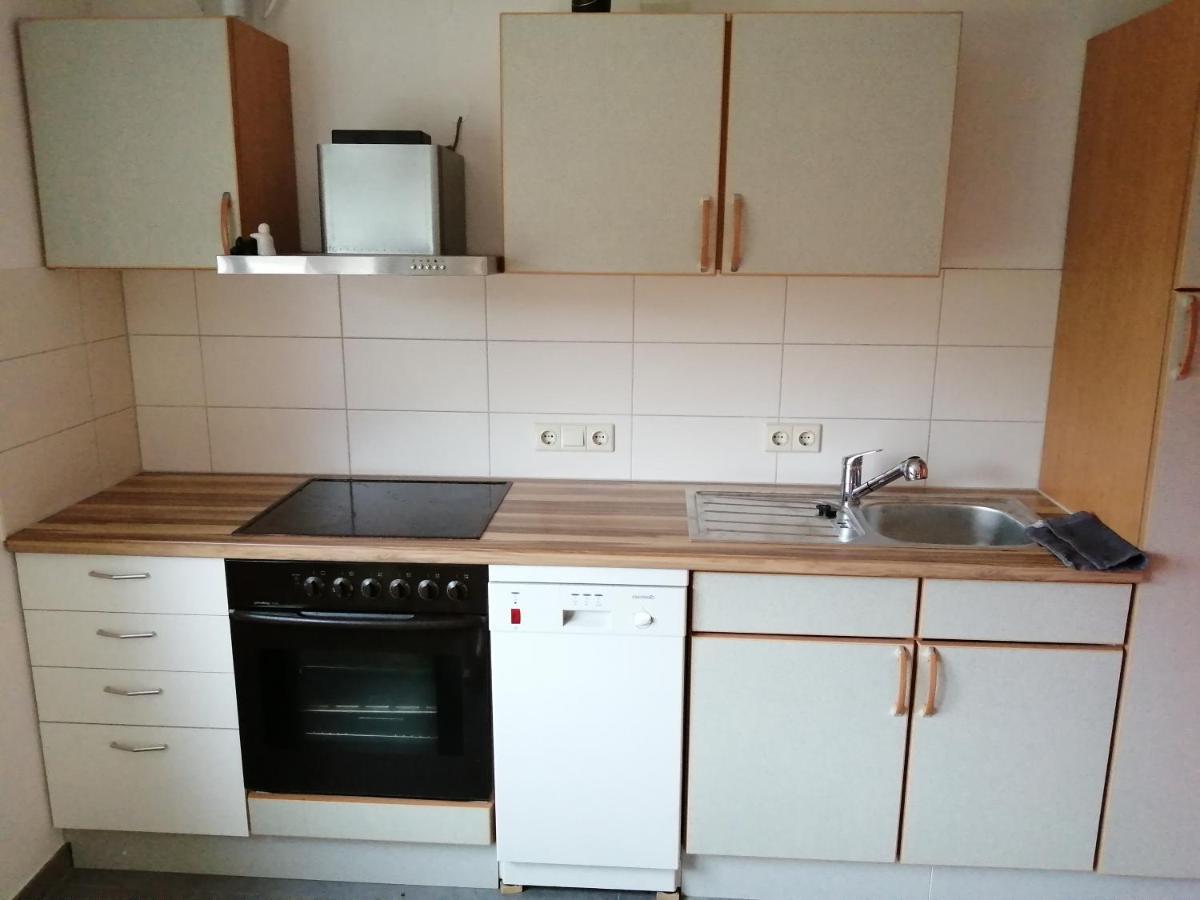 Moderne Ganze Ferienwohnung 1Km Zum Funpark Und Nur 15 Minuten Nach Nuernberg Zirndorf Exterior foto