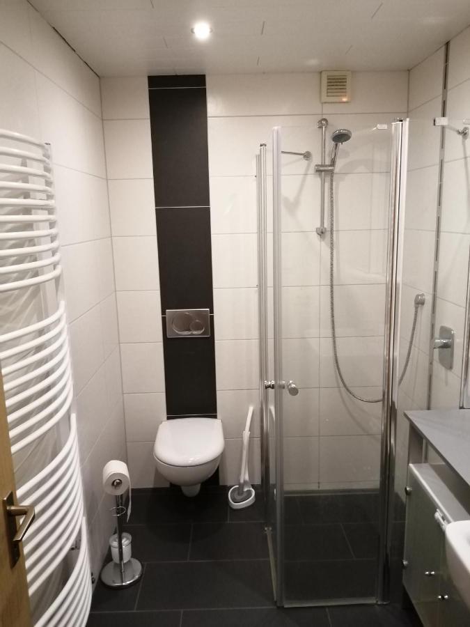 Moderne Ganze Ferienwohnung 1Km Zum Funpark Und Nur 15 Minuten Nach Nuernberg Zirndorf Exterior foto